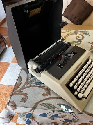 Máquina de escribir Olivetti LETTERA 40