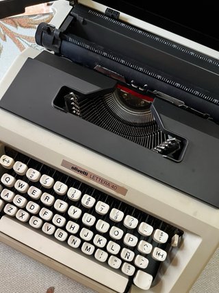 Máquina de escribir Olivetti LETTERA 40
