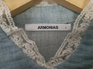 Blusa vintage azul celeste con encaje