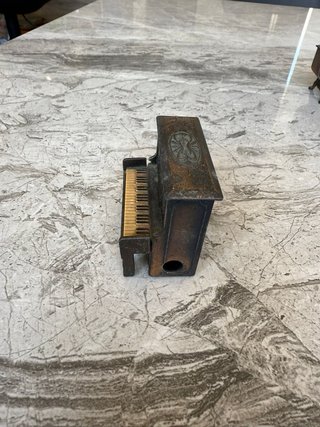 Piano antiguo decorativo