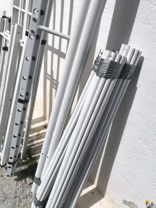 Litera metálica blanca
