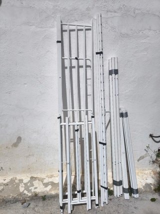 Litera metálica blanca