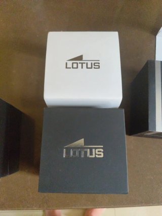 Cajas de Relojes Lotus (Negro y Blanco)