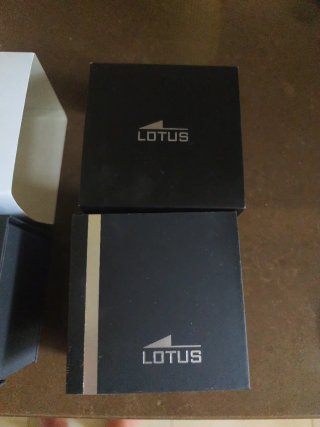 Cajas de Relojes Lotus (Negro y Blanco)