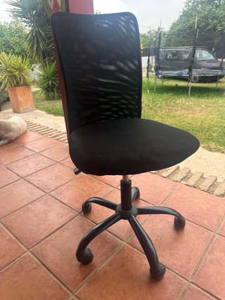 Silla de oficina ergonómica negra