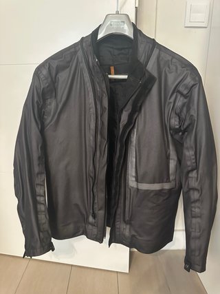 Chaqueta Hebo tricapa con GORE TEX  desmontable.