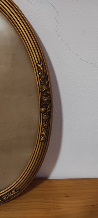 Marco ovalado antiguo dorado