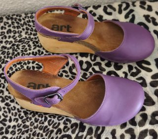 Zapatos ART violeta cuero 38 cuña madera