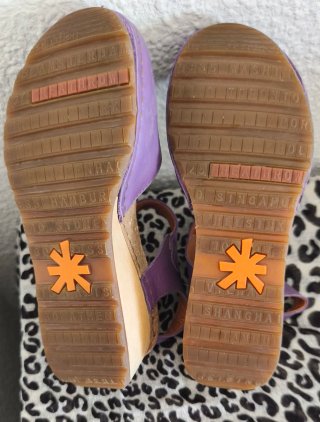 Zapatos ART violeta cuero 38 cuña madera