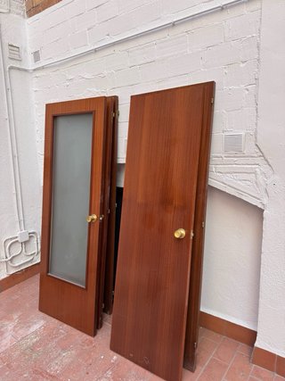 6 Puertas de madera con cristal y sin cristal.