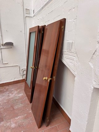 6 Puertas de madera con cristal y sin cristal.