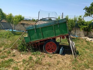 Remolque verde de carga