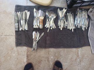 Set di posate metalliche