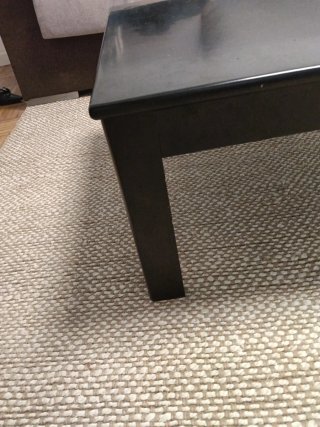 Mesa de centro negra cuadrada