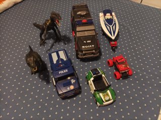 Lote de Juguetes: Coches, Dinosaurios y Barco