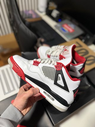 Jordan 4 Fire Red