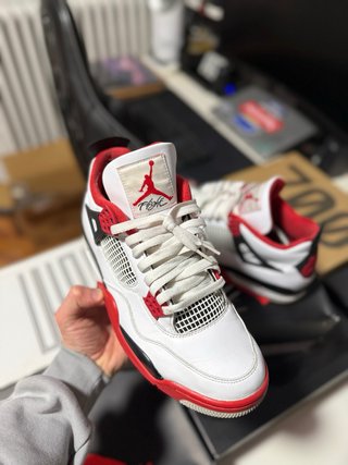Jordan 4 Fire Red