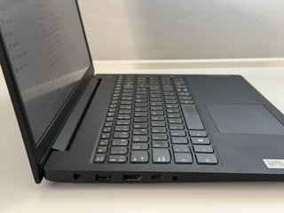 Portátil Lenovo V15 Ryzen 5 8GB RAM Win 11 Pro