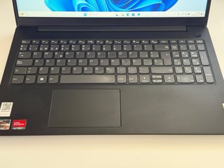 Portátil Lenovo V15 Ryzen 5 8GB RAM Win 11 Pro