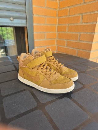 Zapatillas Nike niño marrones y blancas