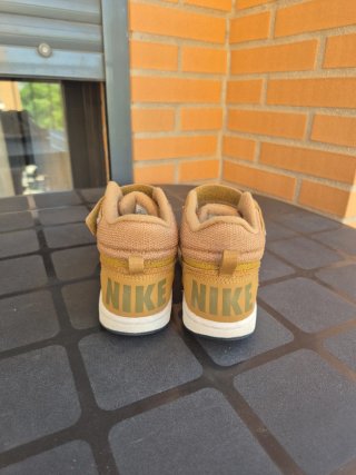 Zapatillas Nike niño marrones y blancas