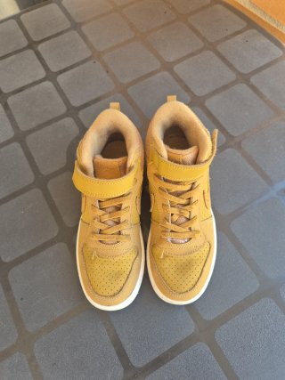 Zapatillas Nike niño marrones y blancas