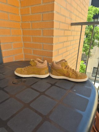 Zapatillas Nike niño marrones y blancas