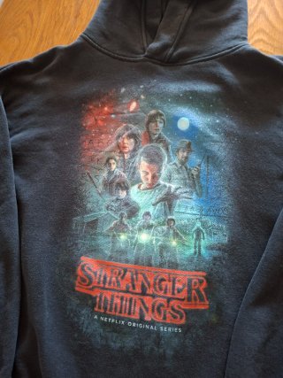 Sudadera Stranger Things Pull&Bear Talla M