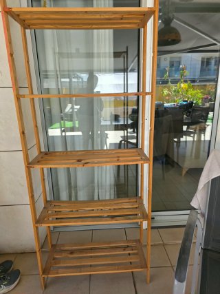 Estantería de madera