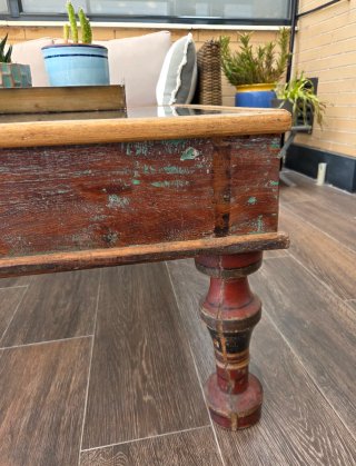 Mesa de centro anticuario