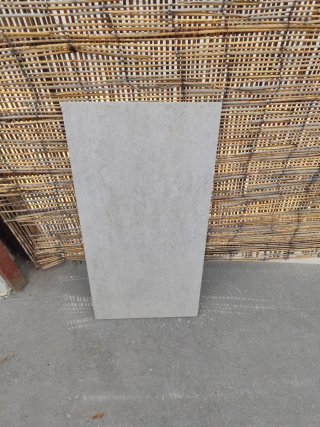 Suelo de gres porcelánico 45 pc.   32x62cm. 9mt 2°
