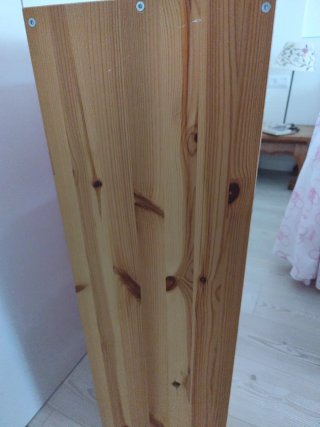 Cajonera de madera con 3 cubos rosas