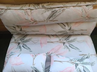 Sofá Palets con Cojines Flamingo