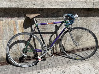 Bicicleta de carretera MAXIS