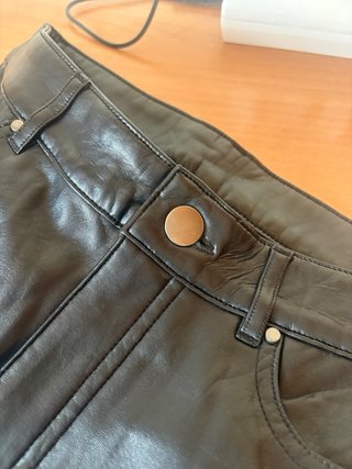 Pantalones de cuero negros Calzedonia