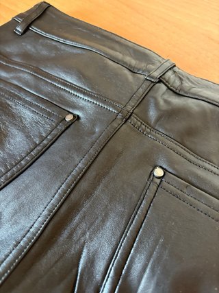 Pantalones de cuero negros Calzedonia
