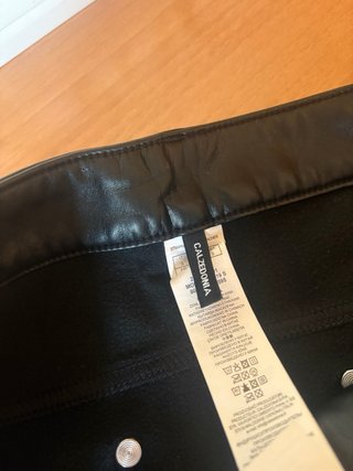 Pantalones de cuero negros Calzedonia