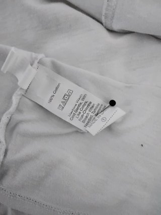Camiseta Shein Never Again.
