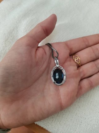 Colgante antiguo con piedra azul