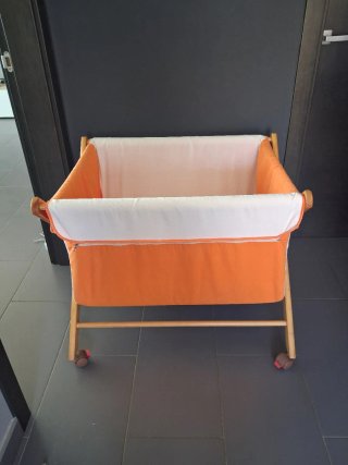 Minicuna de madera para bebé