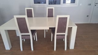Mesa y 4 sillas comedor
