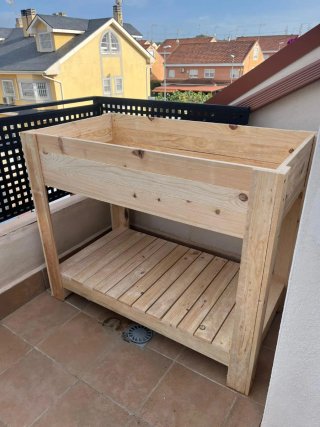 Huerto urbano de madera a medida.