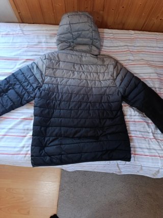 Chaqueta Hollister degradada gris y negra