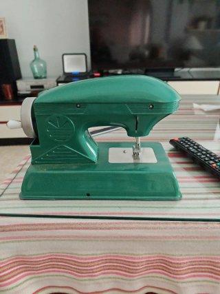 Máquina de coser de juguete Eureka