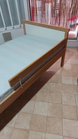 Cama infantil IKEA con barrera