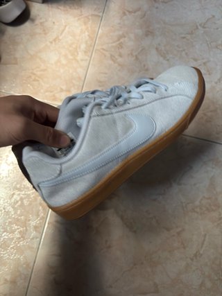 Zapatillas Nike Blancas y Marrones