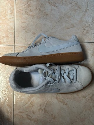 Zapatillas Nike Blancas y Marrones