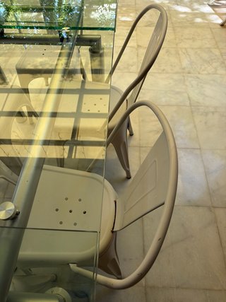Sillas blancas metal