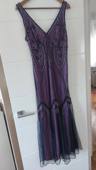 Vestido de fiesta morado y negro
