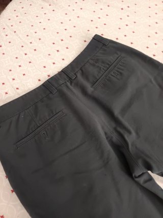Pantalón corto hombre gris